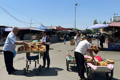 Tashkent: 4 Hour Food Tour and Metro Journey with a Guide