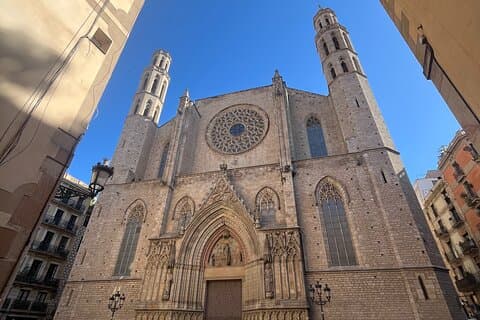 Barcelona atemporal : ruinas romanas, barrio gótico, judío y nacido