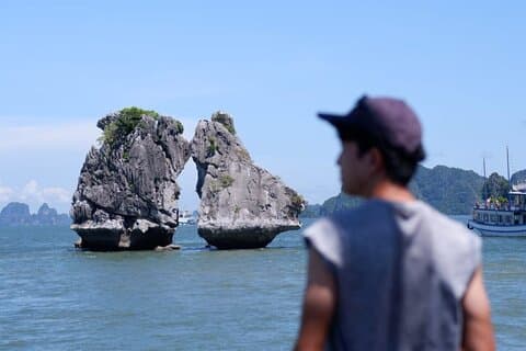 Croisière magique de 4 heures sur la baie d'Halong avec visite de kayaks et grottes
