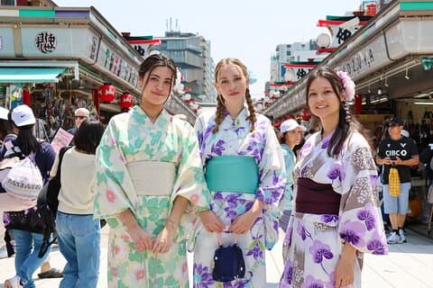 Asakusa : Kimono-Wanderung mit Japanischen Traditionen & Street Food
