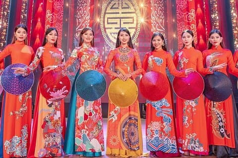 Da Nang Ao Dai Show Tour Élégance vietnamienne avec boisson
