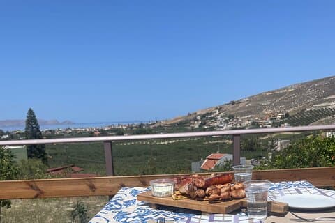 Olive Grove Grillabend mit Blick auf den Sonnenuntergang