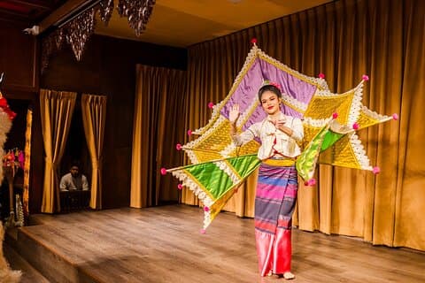 Experiencia de cena y espectáculo cultural en Chiang Mai Khantoke