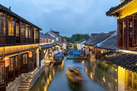 Recorrido privado por la ciudad acuática de Zhujiajiao de Shanghái con paseo en barco