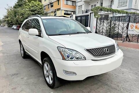 Phnom Penh to Battambang by private Taxi.