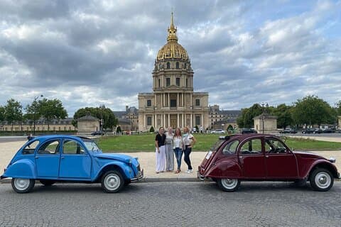 Il miglior giro turistico guidato a Parigi con un'auto d'epoca francese