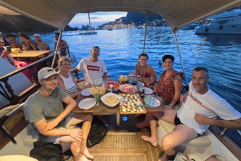 Visite d'Apericena au coucher du soleil et dîner en bateau