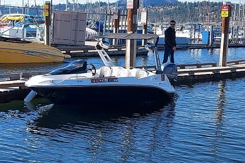 Stealth 4 Passagierboot mieten