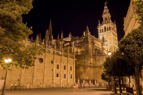 Visita guidata notturna della Cattedrale di Siviglia con biglietto d'ingresso
