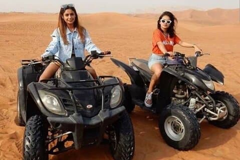 Vip Sunset Desert Safari avec pick&drop et dîner barbecue et liveshow