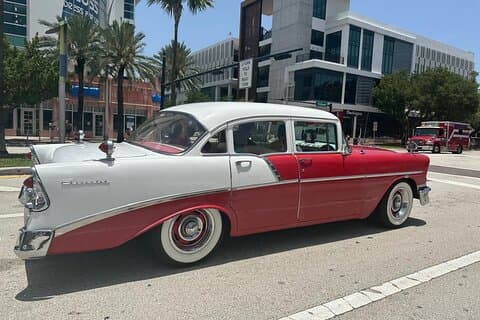 Recorrido en coches clásicos por Miami