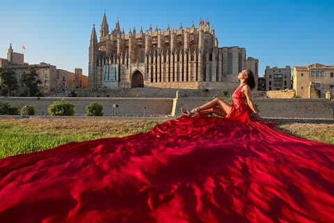 Fotoshoot met vliegende jurk op Mallorca