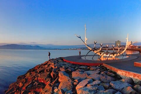 Sorprendi la passeggiata di Reykjavik con un locale