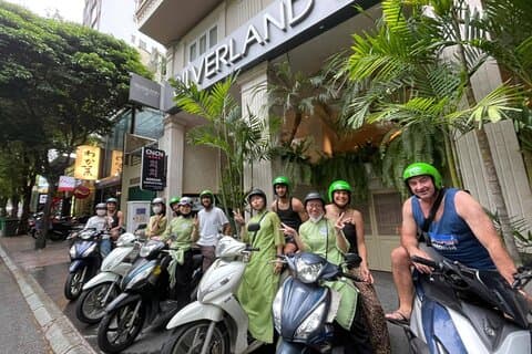Hô Chi Minh-Ville : Visite de street food à moto avec 12 dégustations