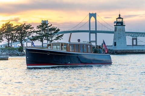 Private Sunset Cruise ombord på Camelot i Newport