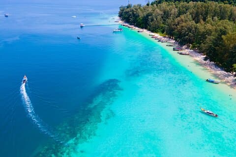 Fuga definitiva sull'isola di Kradan in barca a coda lunga da Koh Lanta