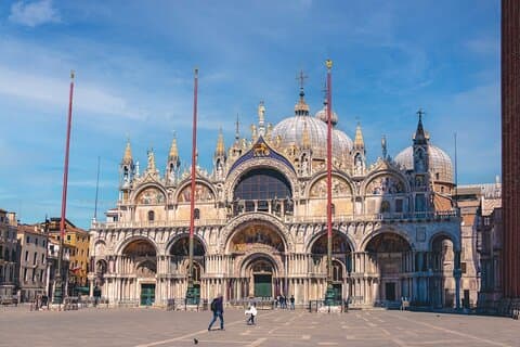 Bästa i Venedig: Markuskyrkan, Dogespalatset med guide och gondolfärd