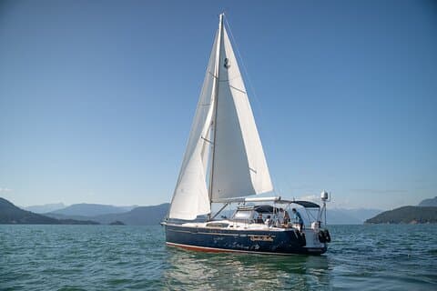 Luxurious Howe Sound Sailing