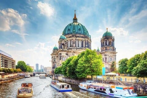 Hassle-Free Berlin Highlights: Round-Trip Coach from Warnemünde