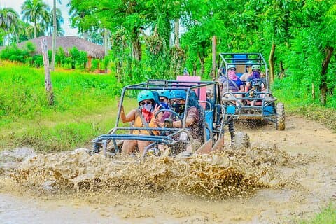 Tour mit exklusiven Stopps in einem Geländewagen oder ATV in Punta Cana