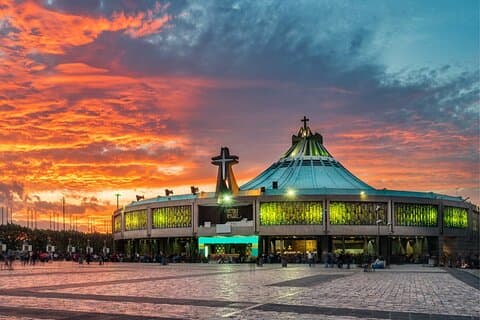 Tur til basilikaen i Guadalupe med Plaza de las Tres Culturas