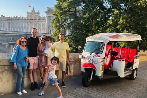Privé 1 uur Eco Tuk Tour in Madrid – Exclusieve & Fun Experience