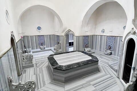 Istanbul : storico bagno turco Sifa in piazza Sultanahmet