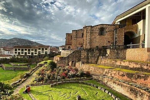 Private City Tour in Cusco & visit to South American camelids