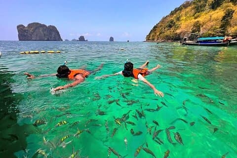 Krabi : Excursion d'une journée sur 4 îles en Longtail Boat avec déjeuner