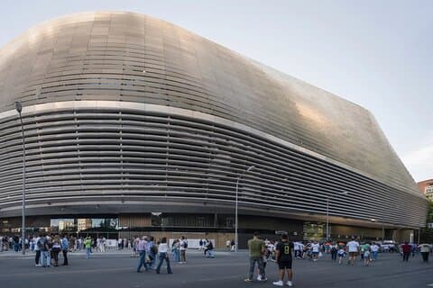 Visite privée en Tuk Tuk Zero : Bernabéu et Golden Mile. 1h 15min