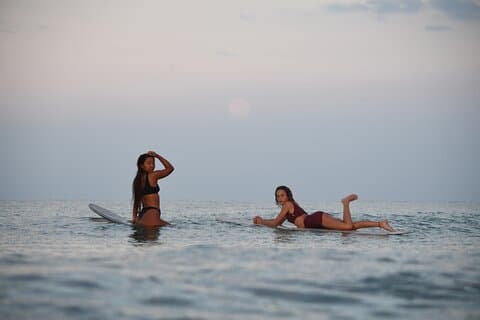 Hele dagen All Inclusive Concierge Surfoplevelse