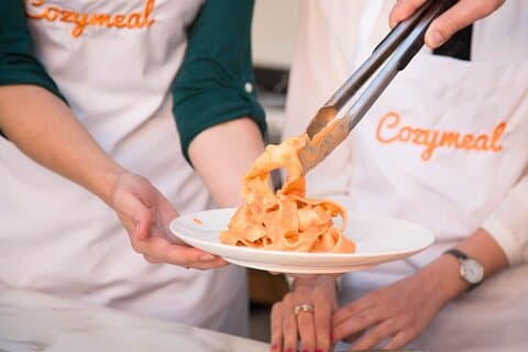 Laga Italienska pasta och dessert med levande musik (3-rätters måltid)