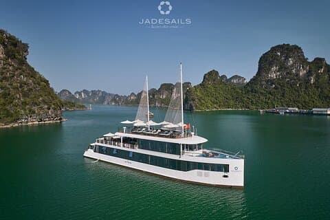 Jade Sails Cruise Luxe Tour in Ha Long & Lan Ha Bay met buffet