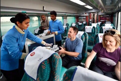 All-inclusive Taj Mahal Dagtour met de Gatimaan Express Trein