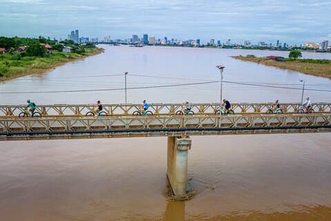 Phnom Penh Silk Island Bike Tour/ E-Bike or Tuk Tuk