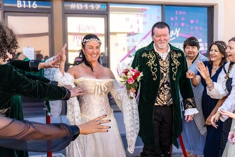 Las Vegas meeslepende betoverde bos huwelijksceremonie