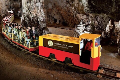 Tour naar Postojna Cave en Predjama Castle vanuit Ljubljana