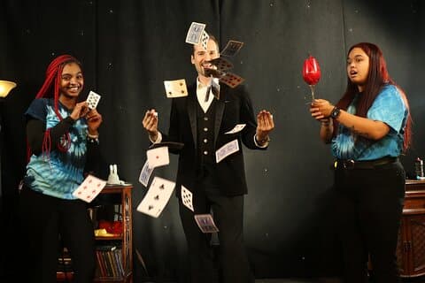 The Outta Control Magic Dinner Show i Orlando