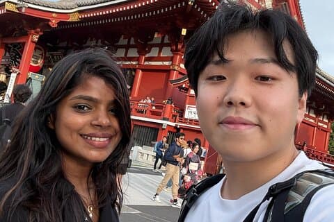 Tokyo: Asakusa Walking Tour with Local guide and Photographer
