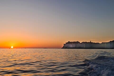 Crucero panorámico por Dubrovnik Vistas al atardecer de las murallas de la ciudad