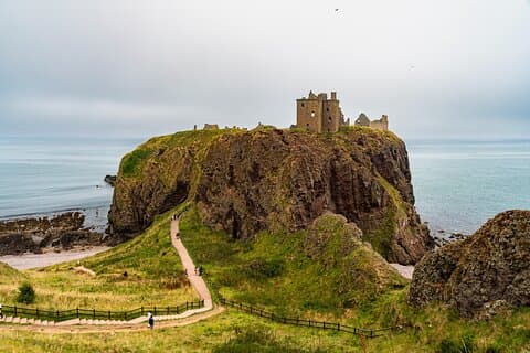Dunnottar Castle & Royal Lochnagar Distillery