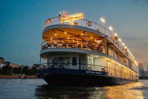 Saigon Middag Cruise Buffet eller sæt menu med levende musik