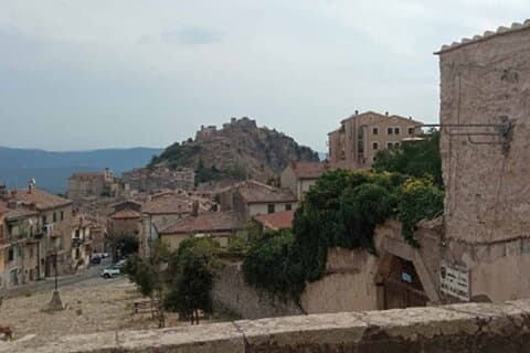 Tolfa: tour centro storico