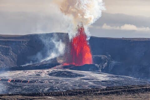 Privat – All-Inclusive-Tour zum Vulkan und zu den Wasserfällen auf Big Island