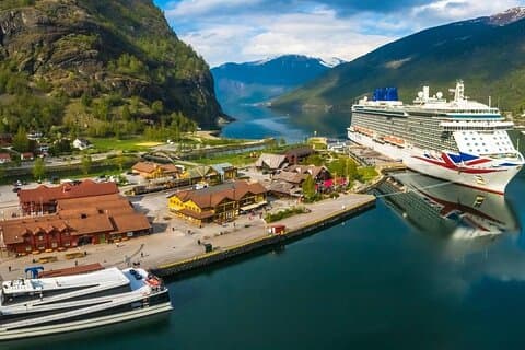 Discover Flåm at your own pace - Premium Round Trip from Bergen