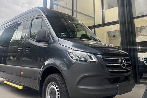グアダラハラの運転手付きバンレンタル