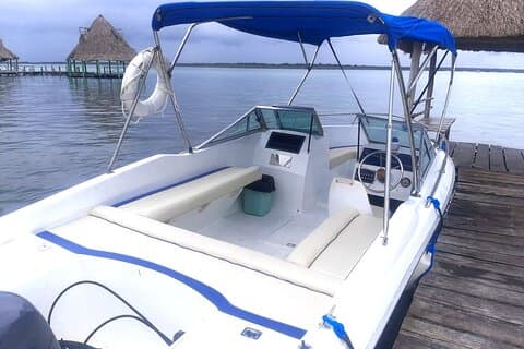 Privat Bayliner Speedboat Tour Magiske Bacalar