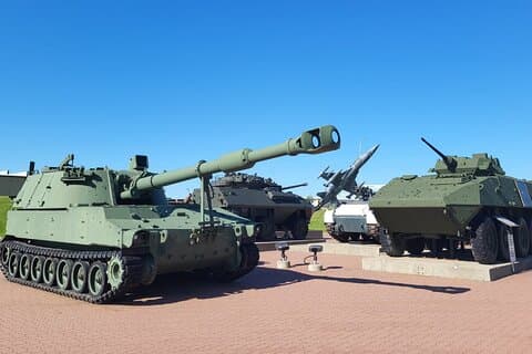 Entrada a los Museos Militares, Calgary
