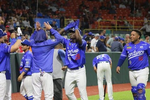Party bus og baseball spil Puerto Rico