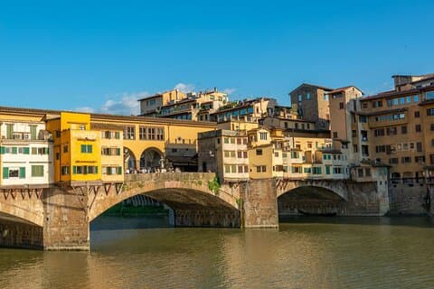Weinprobe mit Wurstwaren und Käse in Florenz